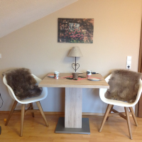 Ferienwohnung Allg&auml;u-Chic Wohnzimmer Essbereich